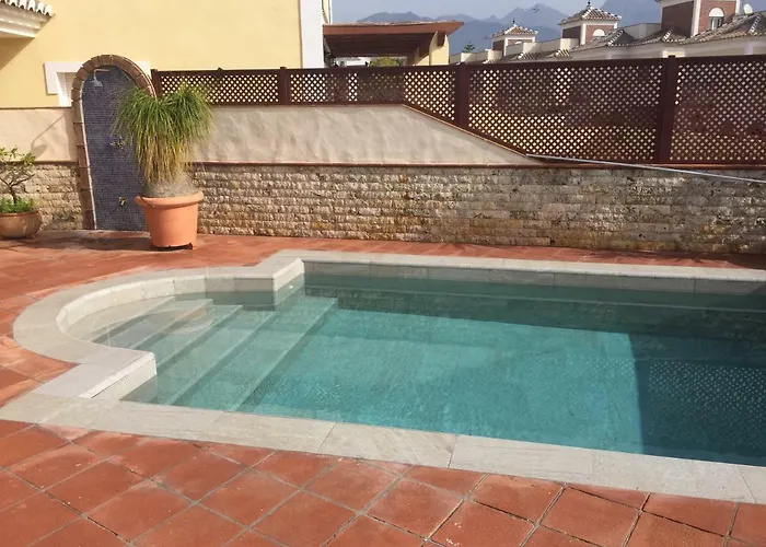 Laura Mar * 内尔哈